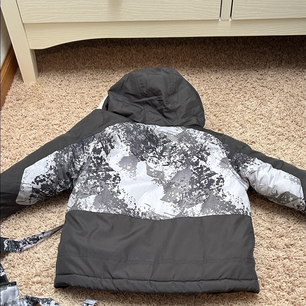 OshKosh B'gosh Black and Gray Puffer Coat with Insulated Snow Bibs - Picture 4 of 6